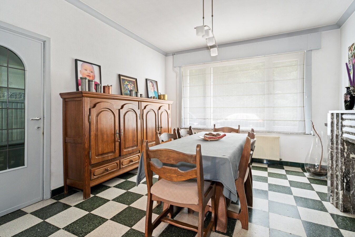 Verrassend ruime gezinswoning met garage op ruim perceel van 530m² 