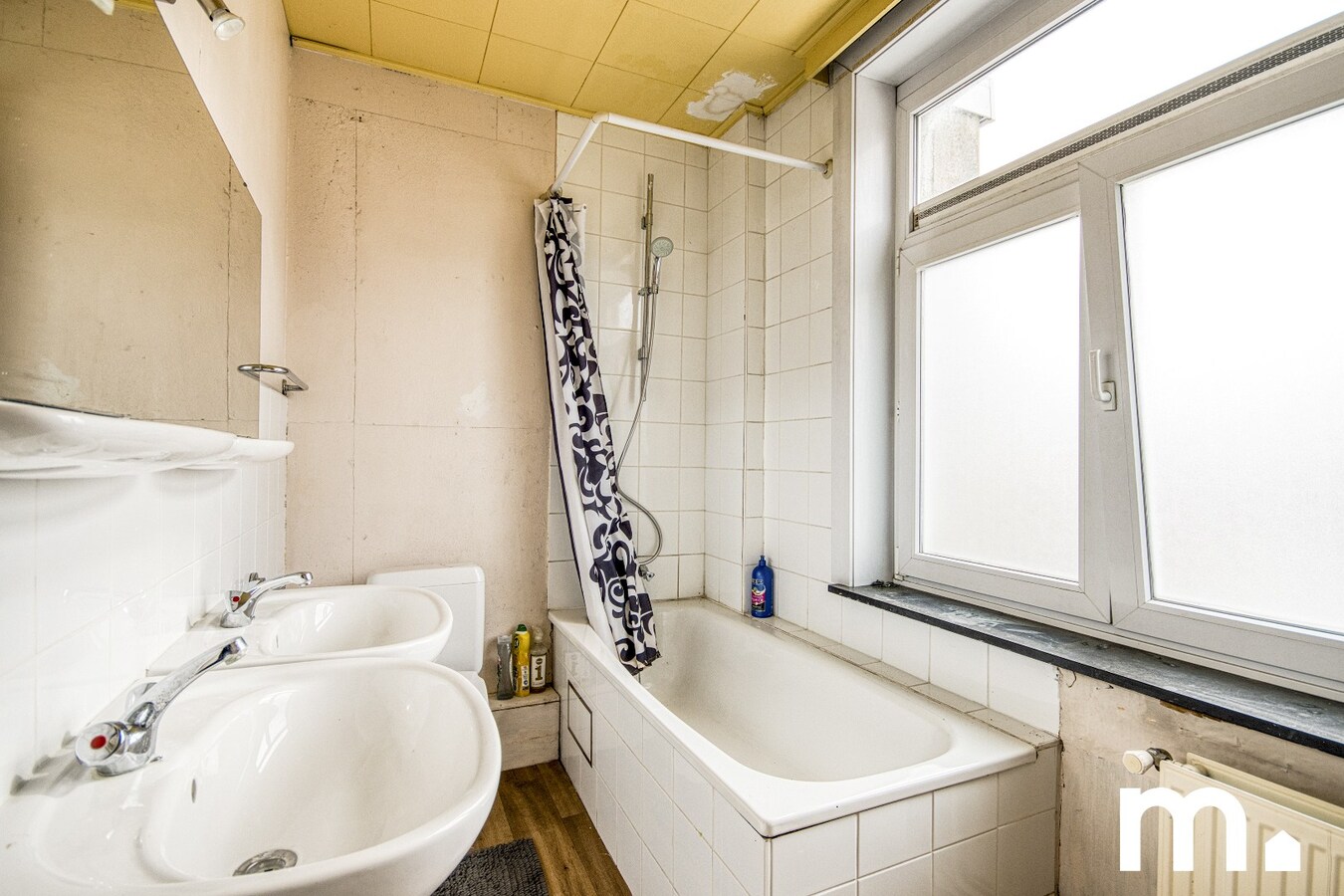 Woning met 3 slaapkamers, tuin en uitstekende verbinding te Kortrijk ! 