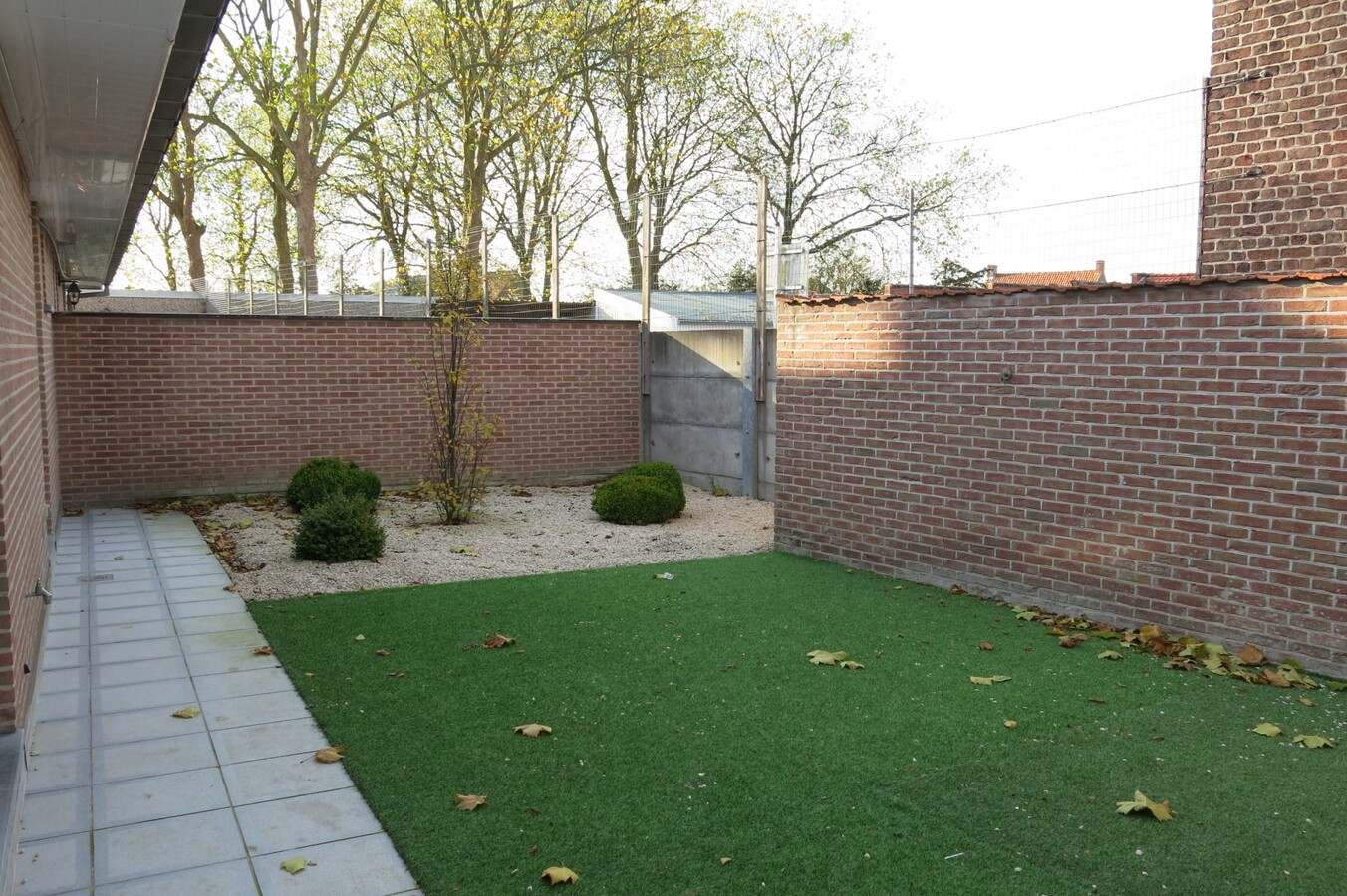 KNUSSE WONING IN RUSTIGE STRAAT 