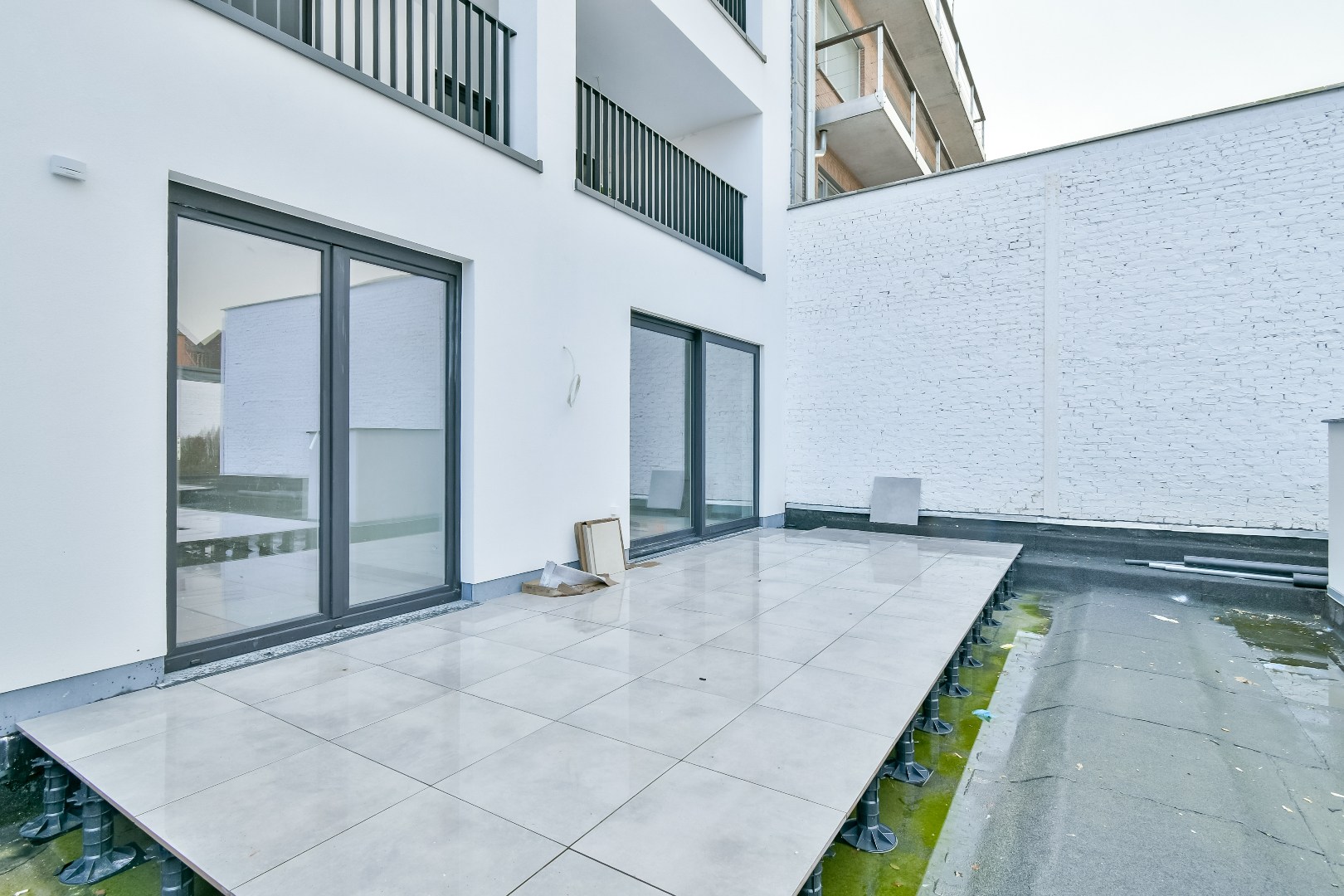 Gelijkvloerse appartement te huur in centrum Torhout met ondergrondse garage! 