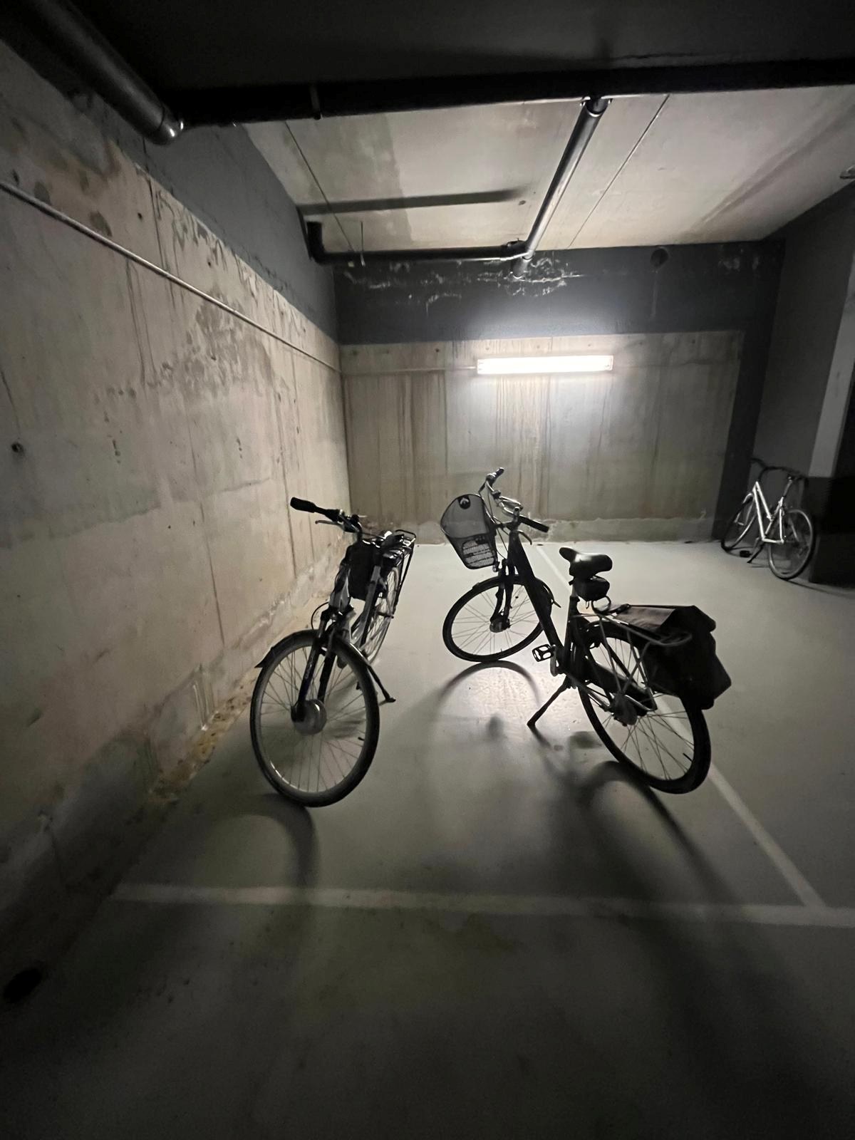 Ruime staanplaats op wandelafstand van het Centrum van Knokke op wandelafstand van de Dumortierlaan. 