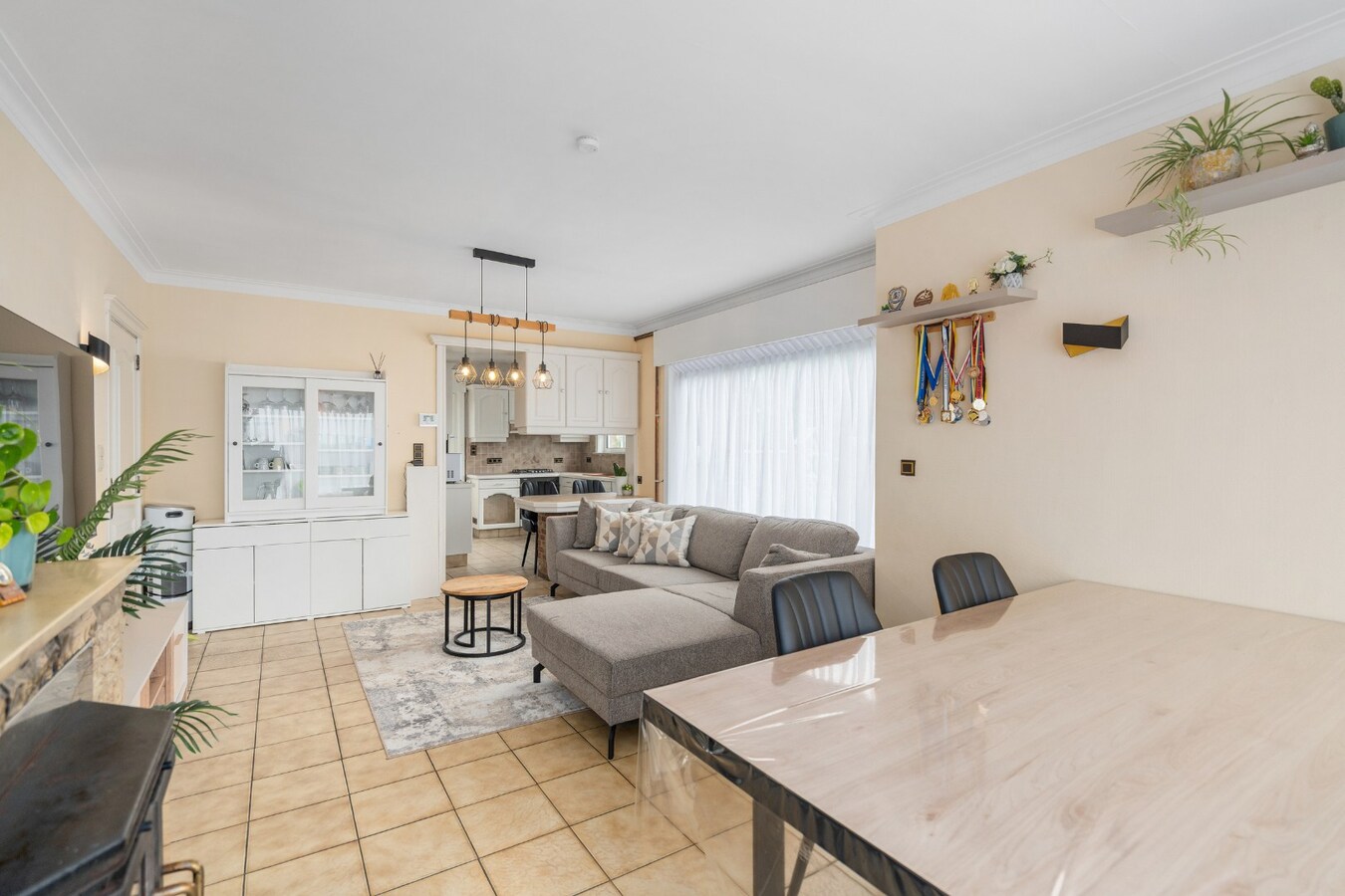 Alleenstaande woning met 3 slaapkamers en 2 garages te Koekelare 