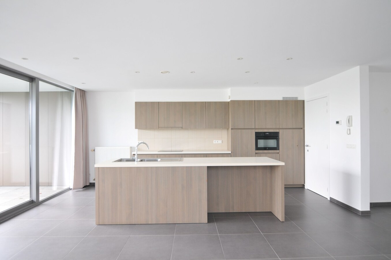 Modern appartement met 2 slaapkamers, ruim terras en airco 