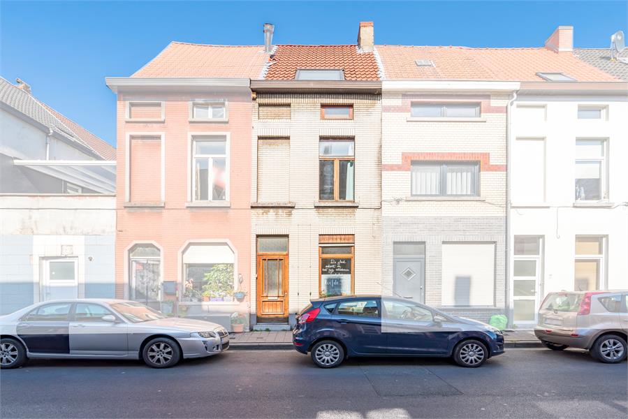 Instapklare gerenoveerde rijwoning 