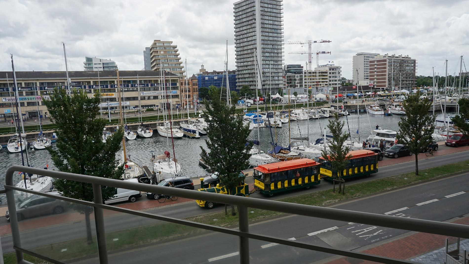 APP. MEUBLE - 2 CHAMBRES A COUCHER - BELLE VUE SUR LE PORT 