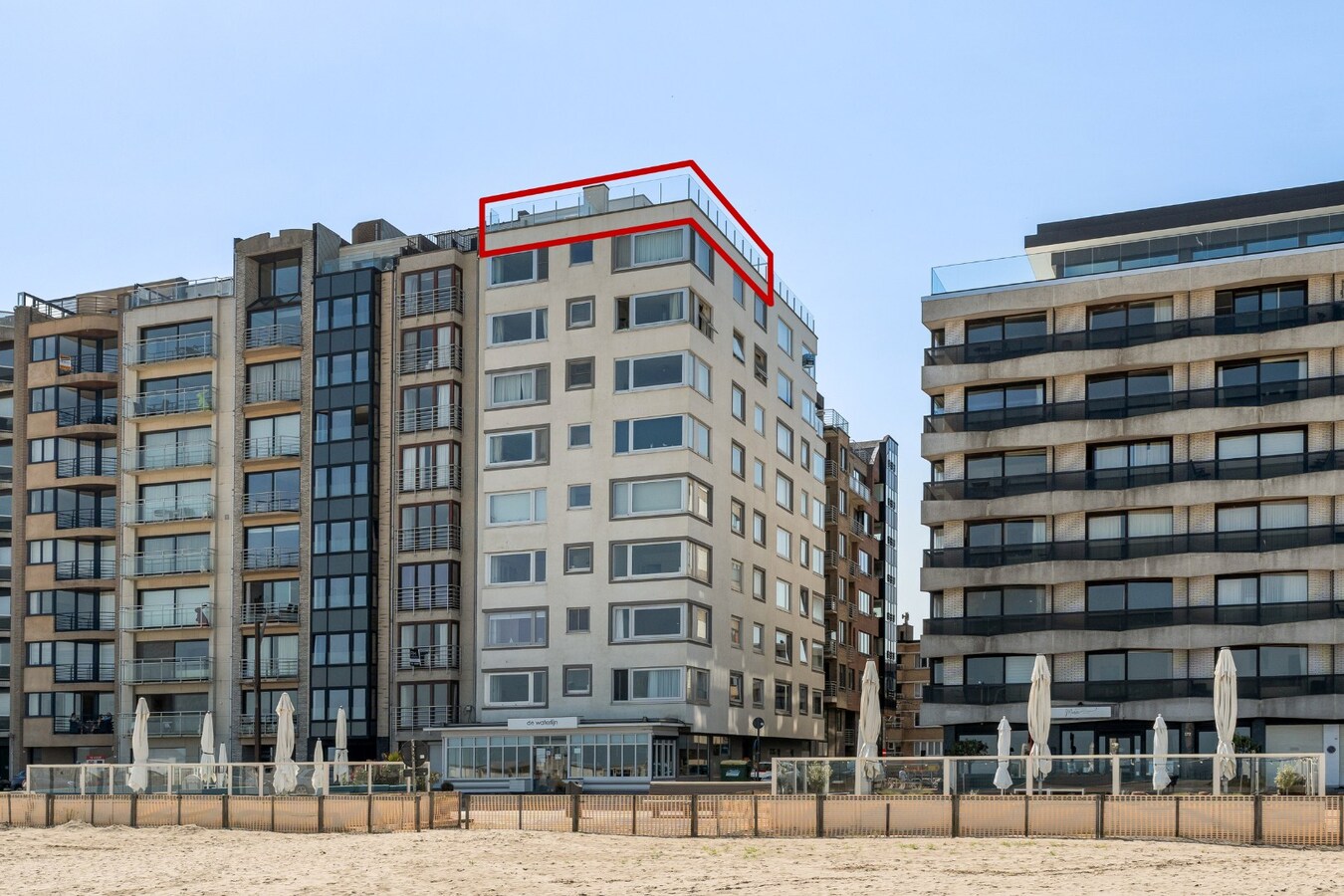 Exclusief hoekpenthouse met uitzonderlijk zeezicht en riant zonneterras in Heist. 