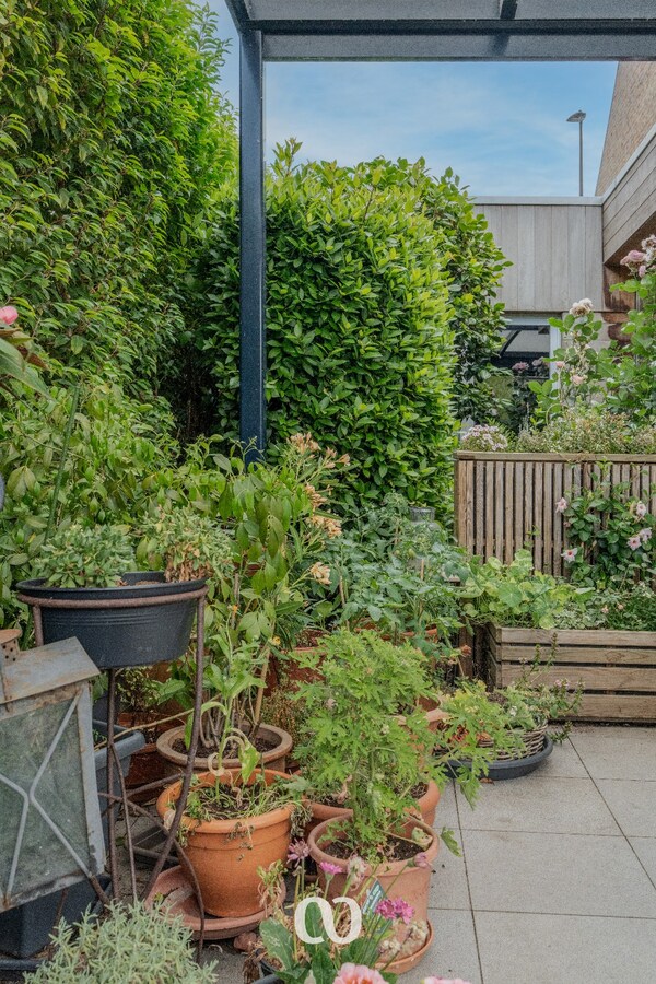 Instapklare woning met zonnepanelen, prachtige tuin en garage 