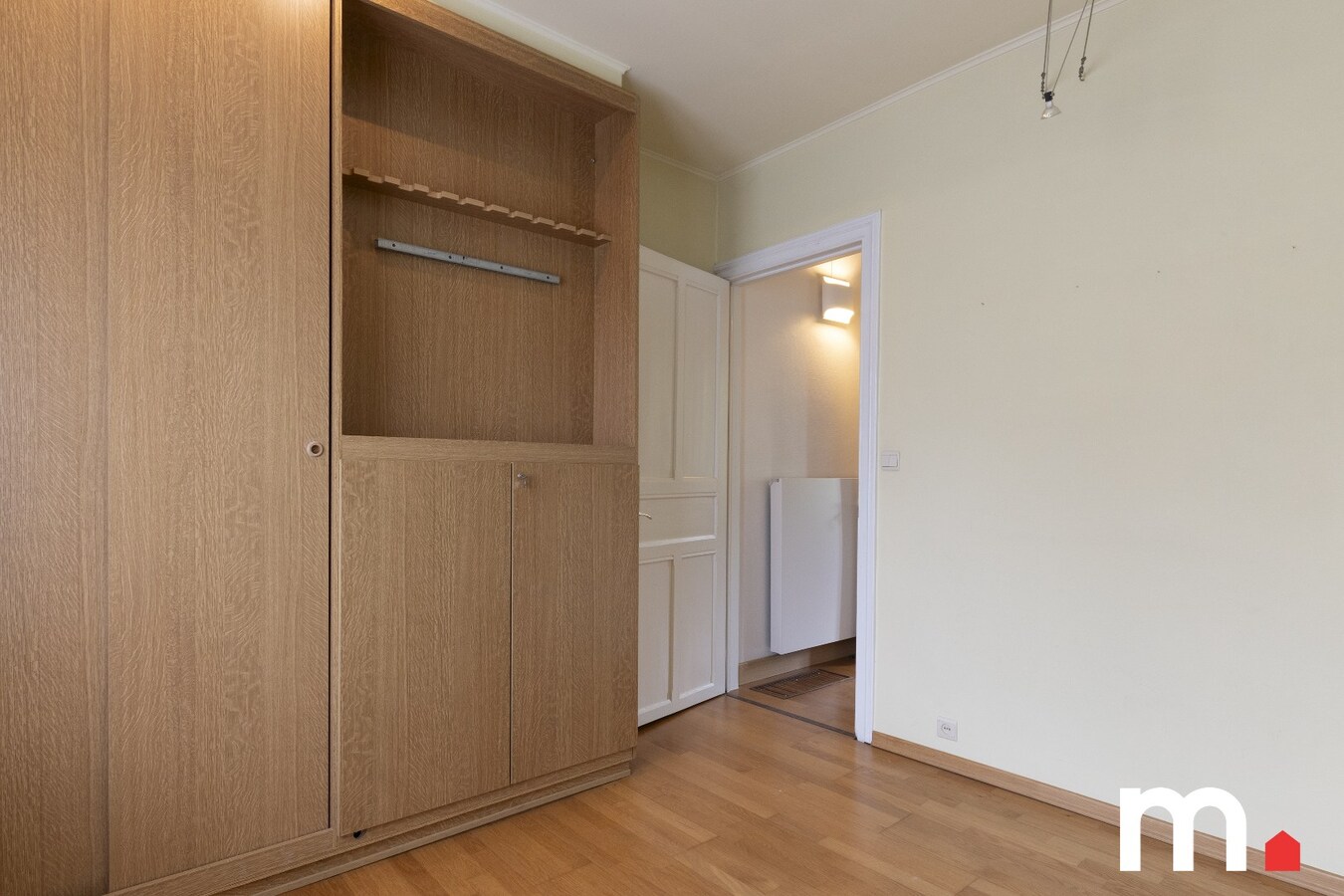 Centraal gelegen woning met privé parkeerplaats te koop in Heule ! 