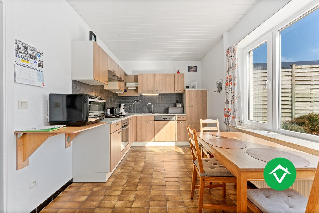 Landelijke woning met bijgebouw en zicht op de velden te koop in Vladslo 