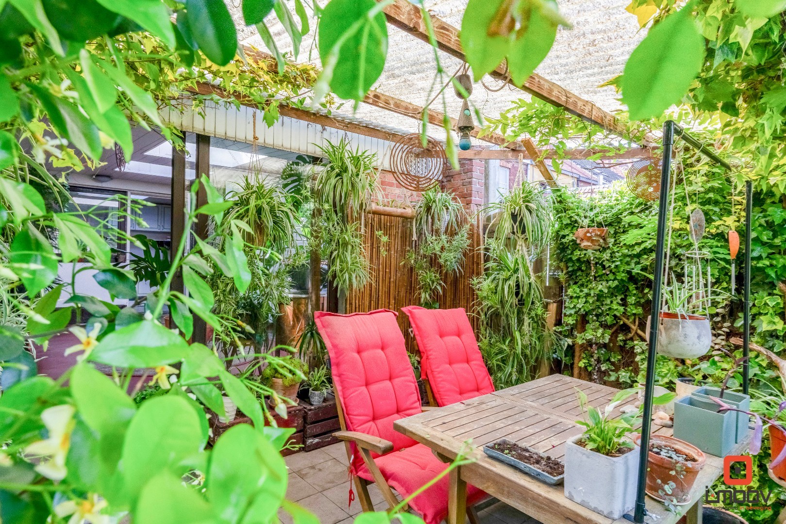 Karaktervolle tuinwijkwoning met unieke architectuur en garage te Gentbrugge 