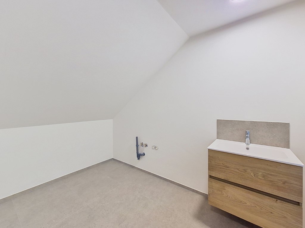 Nieuwbouwwoning met 3 slpk en polyvalente ruimte 