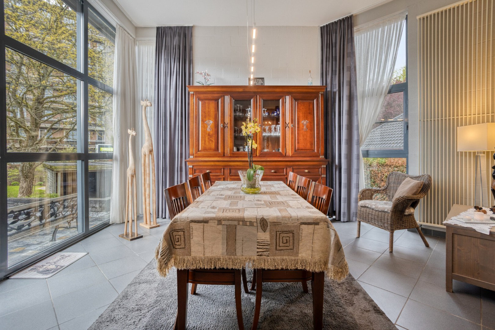 Instapklare halfopen bebouwing met 3 slaapkamers, tuin, terras en 2 carports in Kessel-Lo! – EPC 166 kWh/m² - bewoonbare opp. 146 m² 