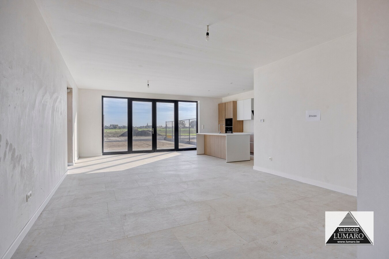 Nieuw gelijkvloers appartement met terras en tuintje 