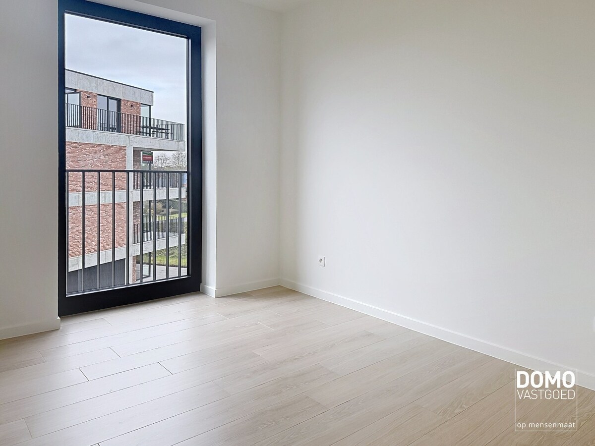 RUIM APPARTEMENT MET PRACHTIG TERRAS, LIFT EN GARAGEBOX IN CENTRUM KERMT 