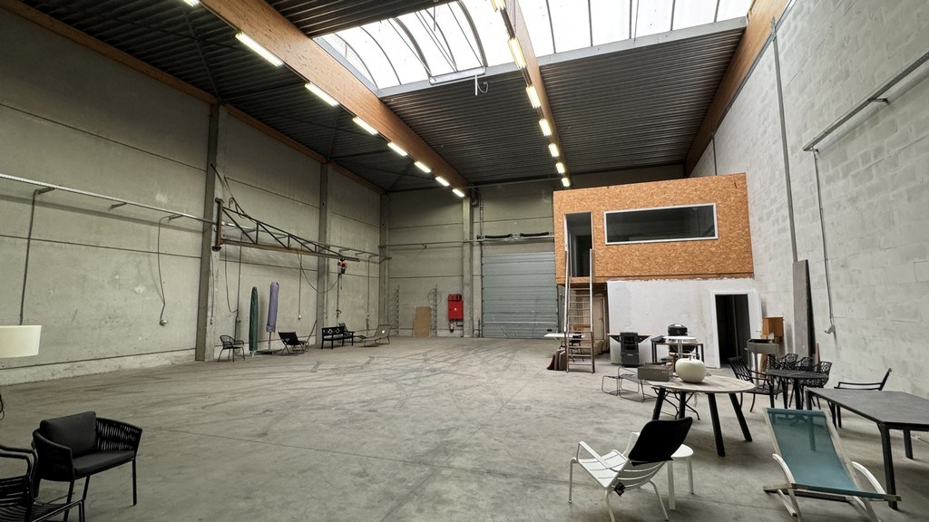 Magazijn met bureel te huur in Booiebos in Drongen