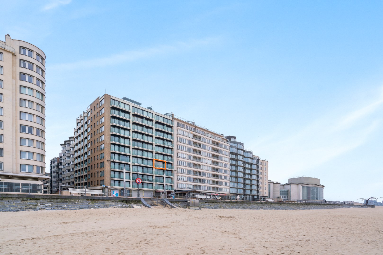 STUDIO MET FRONTAAL ZEEZICHT EN TERRAS 