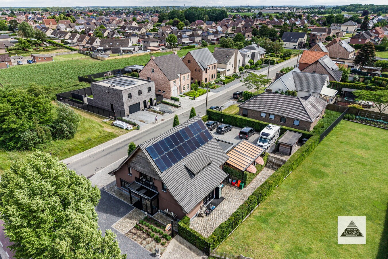 Schitterend horecapand met privé parking en vakantiewoning 
