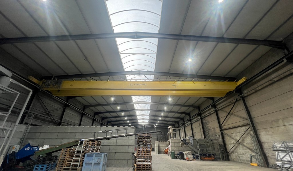 Loods met verharde buitenruimte te huur in Waregem