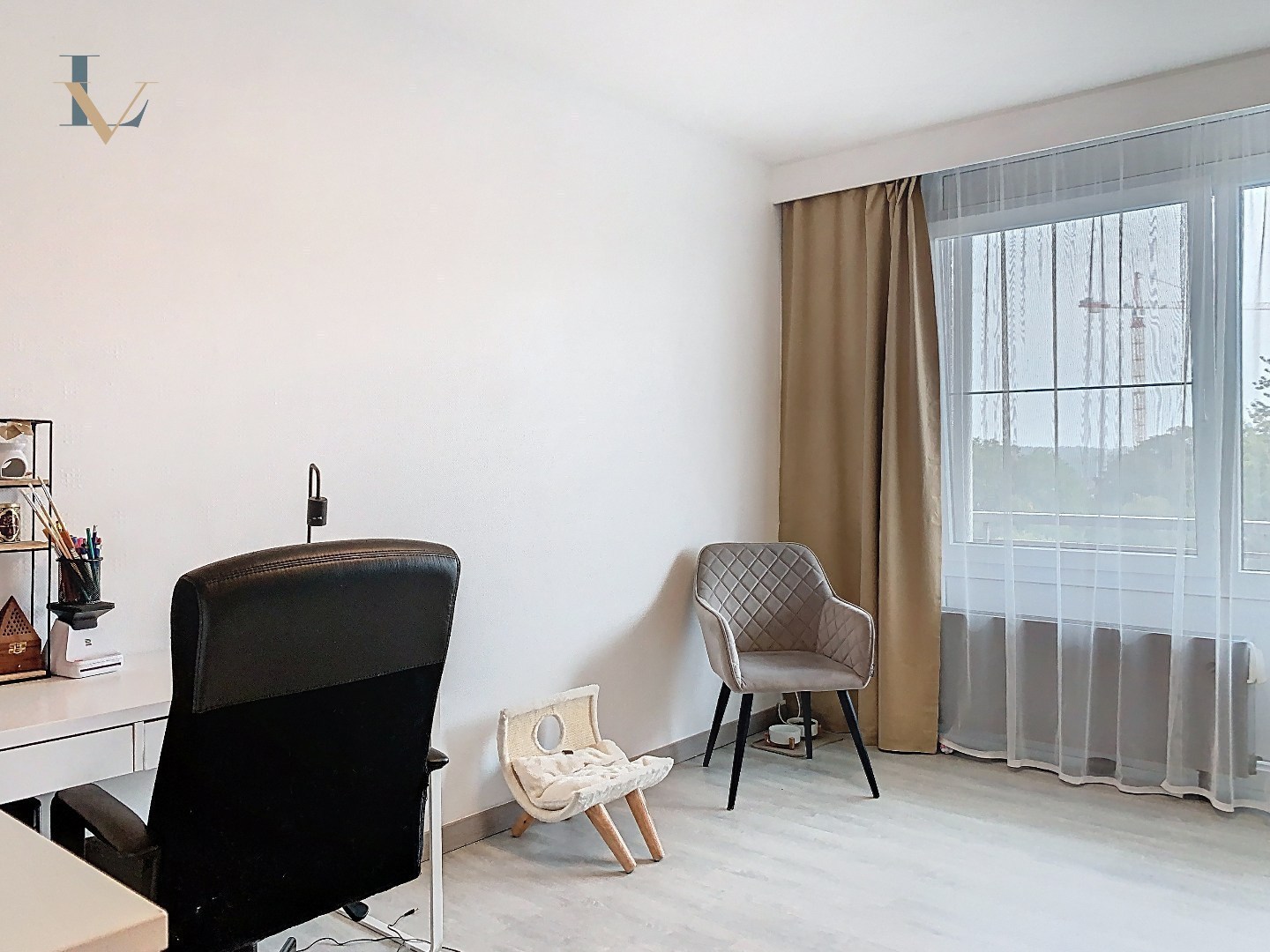 Recent gerenoveerd  drie slaapkamer appartement  met vrij zicht op Bosuilplein en ruim terras 