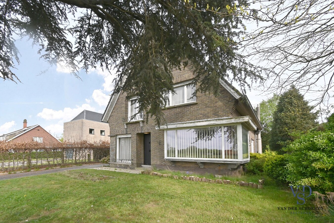 Karaktervolle villa, nabij centrum Merelbeke 