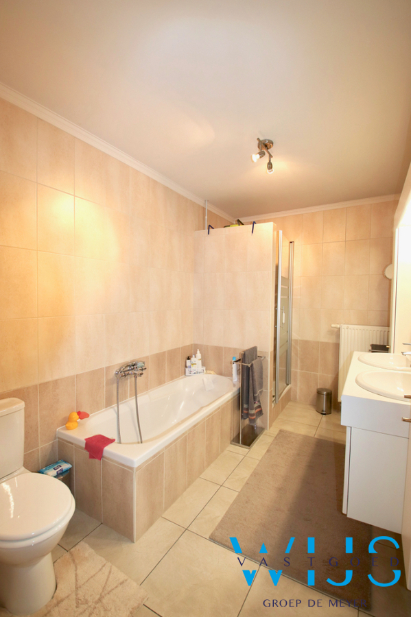 Instapklaar 3 slaapkamer appartement met terras te ERTVELDE ! 