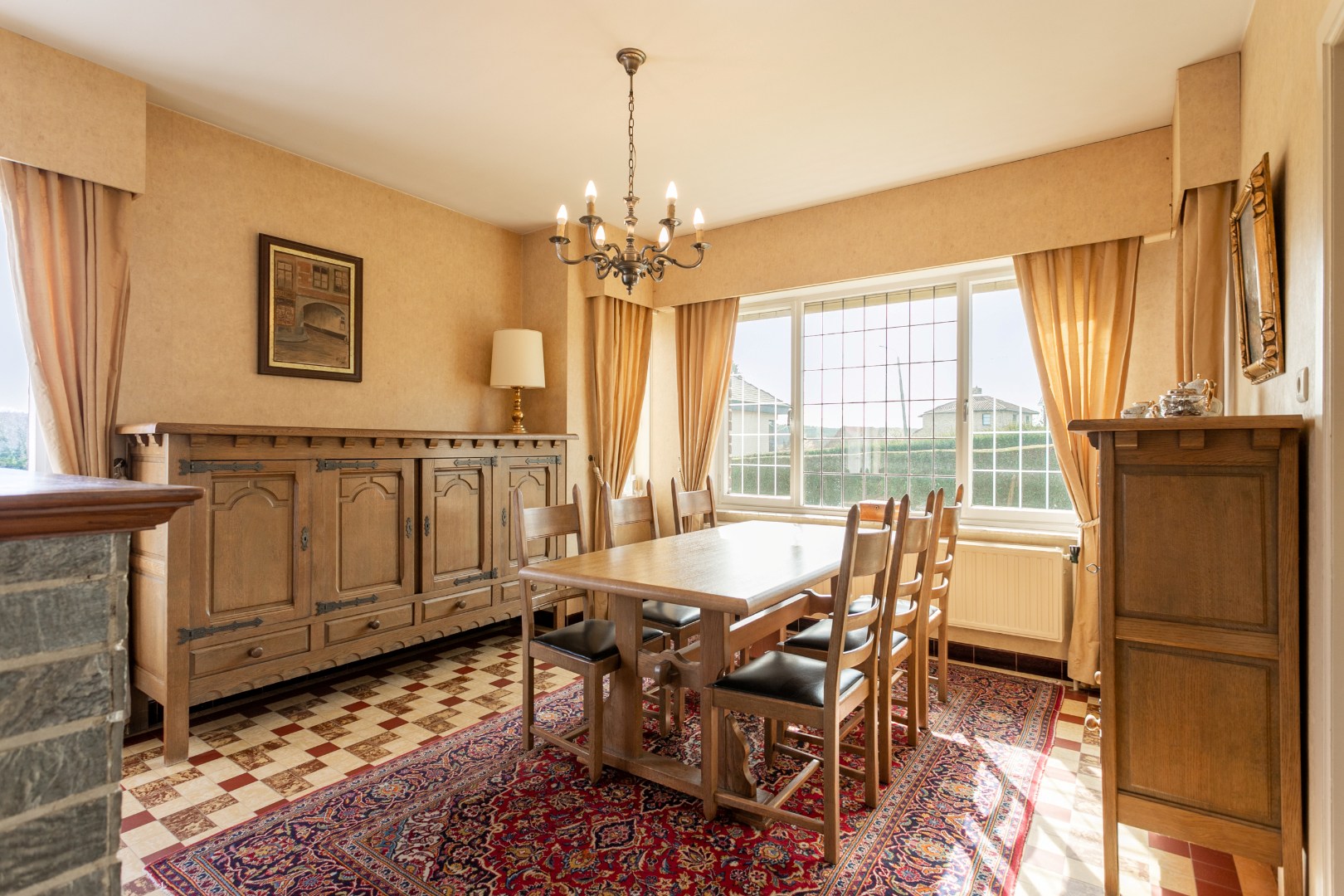 Te renoveren woning met 5 slpks op topligging in Dworp 