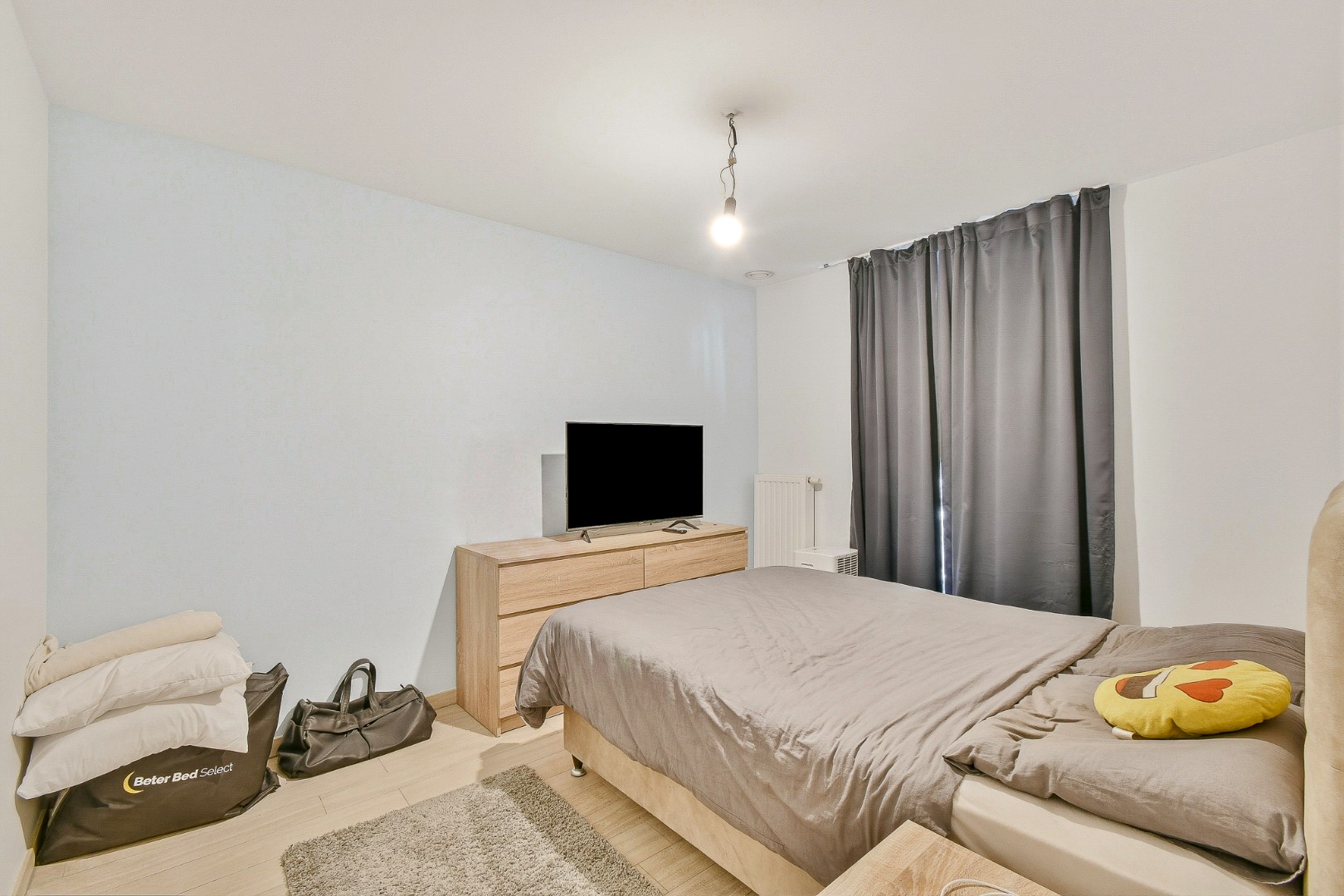 Instapklaar en ruim tweeslaapkamerappartement  in het centrum van Gistel 
