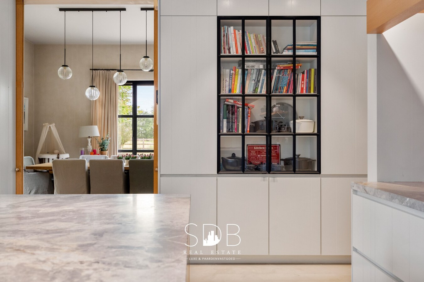 Prachtige villa met hippische accommodatie en graslanden +/-  23 ha 