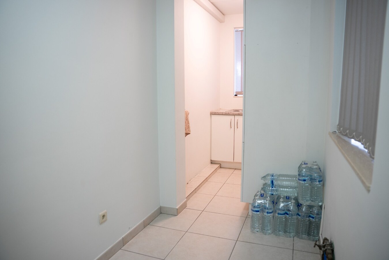 Instapklare handelsruimte met commerciële topligging in het hart van Geel 