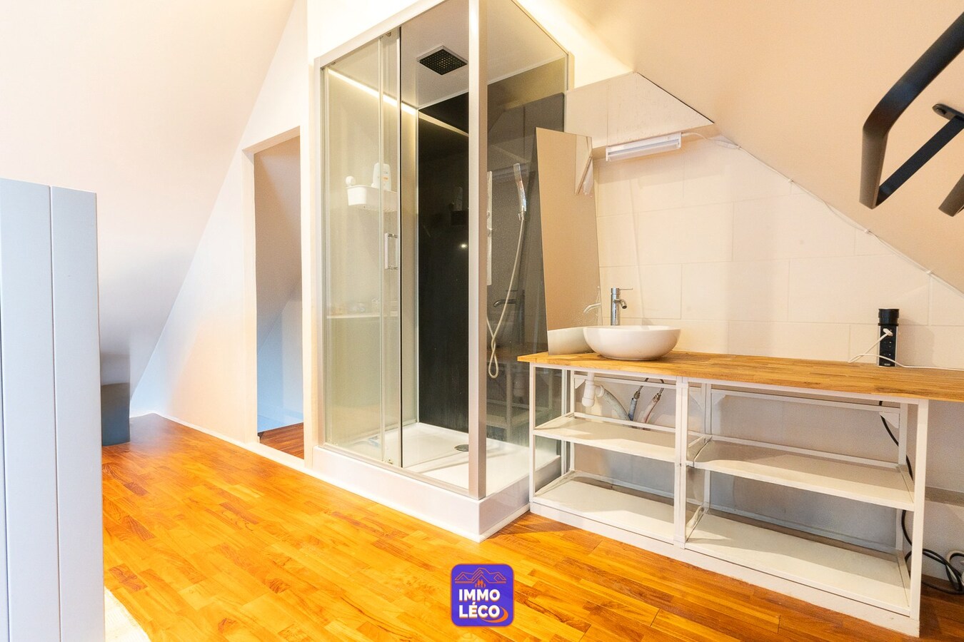 Superbe propriété érigée sur 323m² avec garage, parking, jardin, COUP DE COEUR ! 