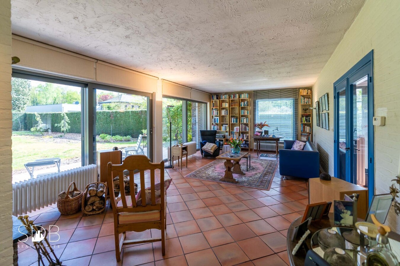 Vrijstaande gezinswoning in bungalowstijl met grasland op circa 1ha. 