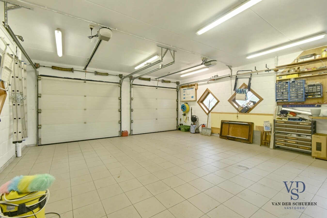 Ruim handelspand met penthouse in villastijl 