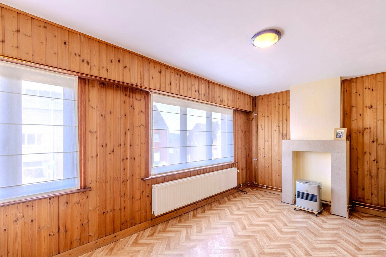 Gezinswoning met 2/3 slpks, ruime tuin en magazijn 