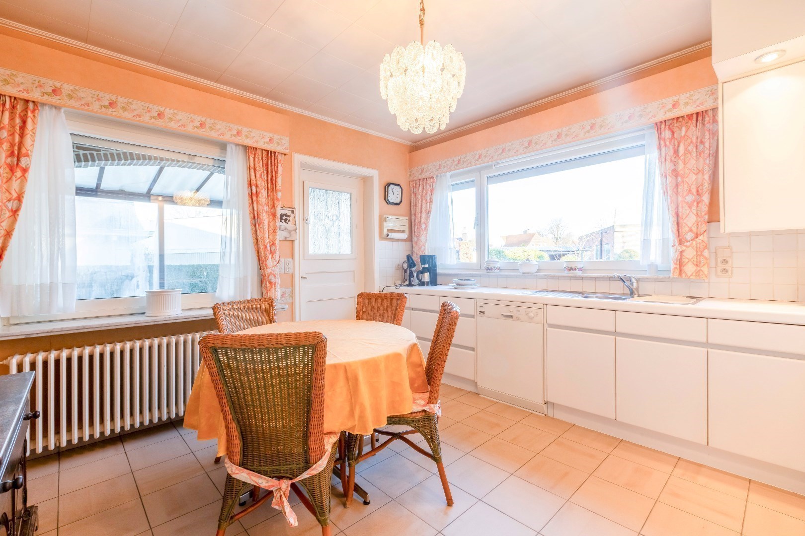 Ruime villa met 5 slp + dubbele garage en grote loods (104m²) 