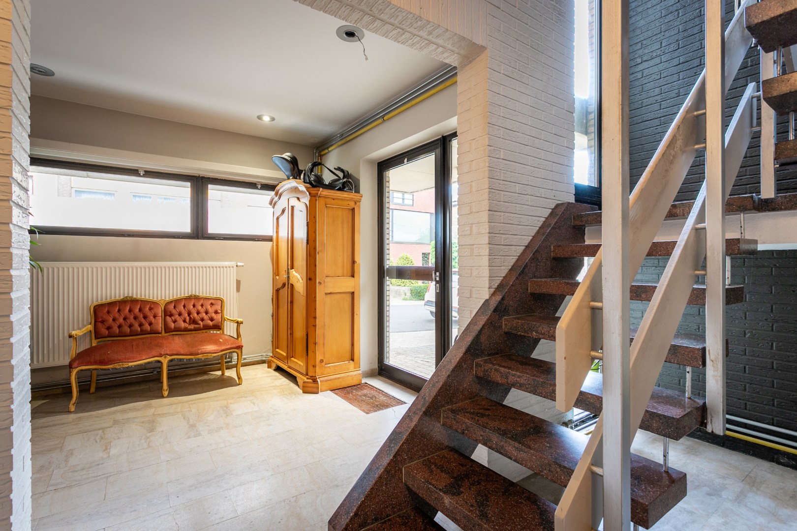 Solide woning met 6 slaapkamers, tuin en garage 