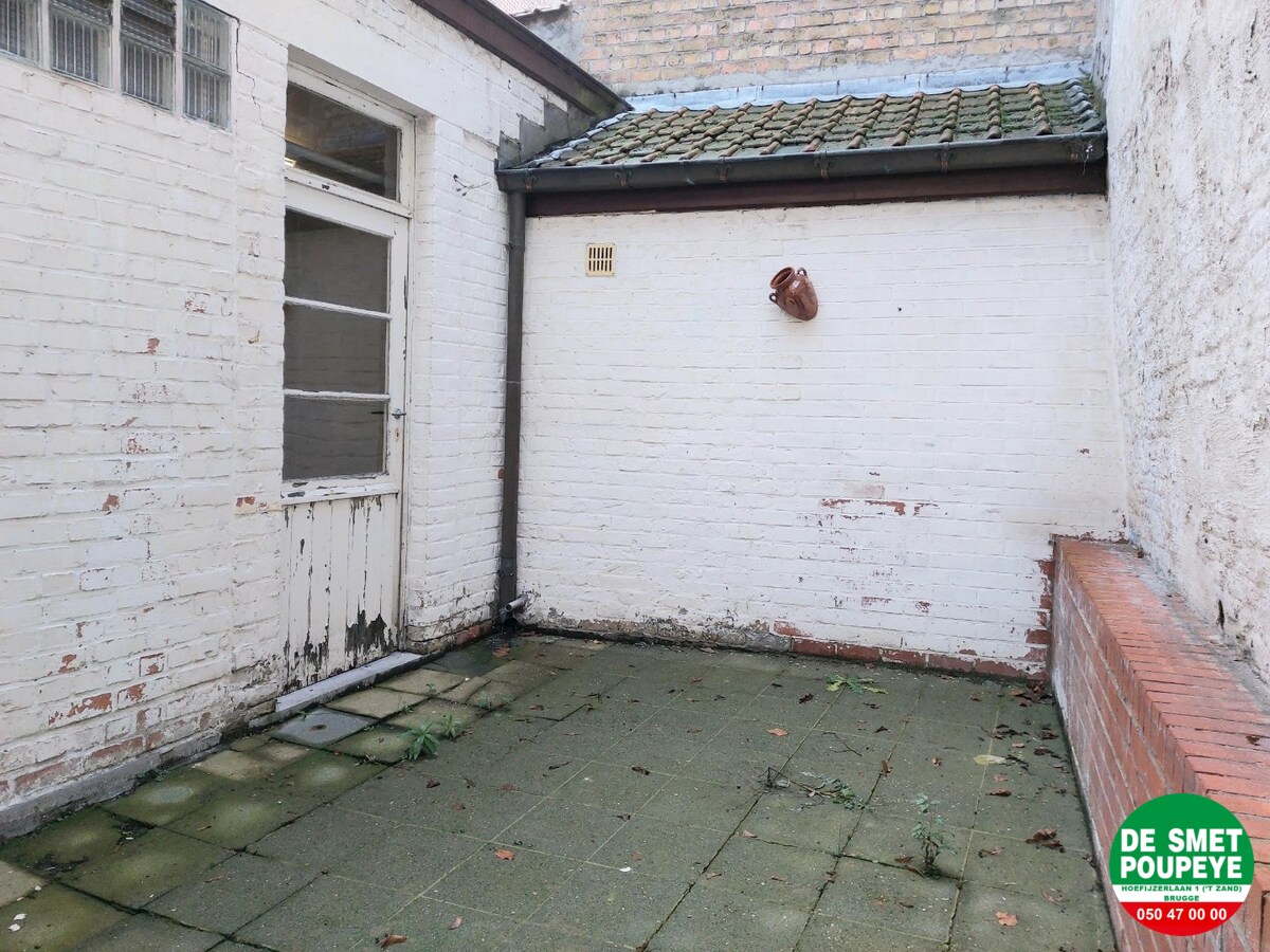 Handelsgelijkvloers met appartement 