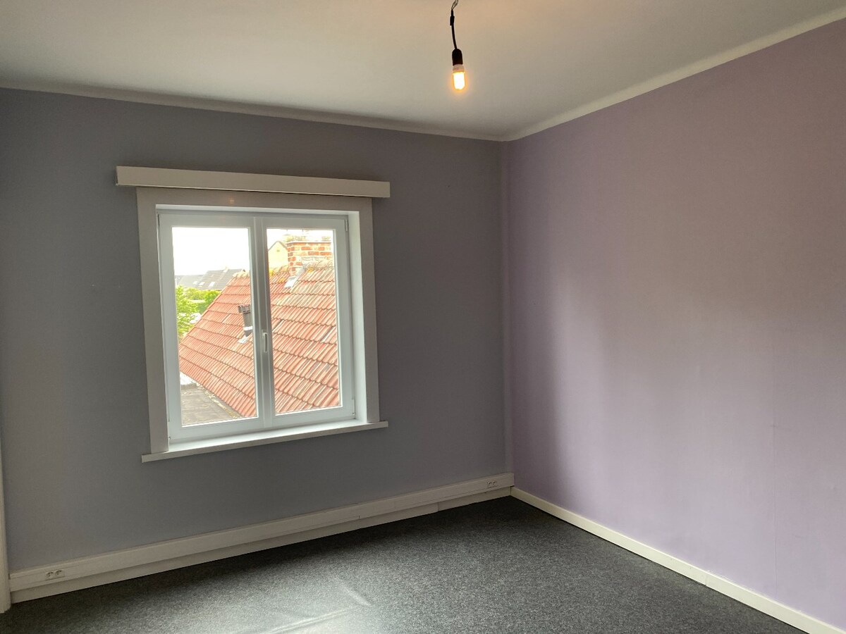 Centraal gelegen handelswoning met 5 slaapkamers 