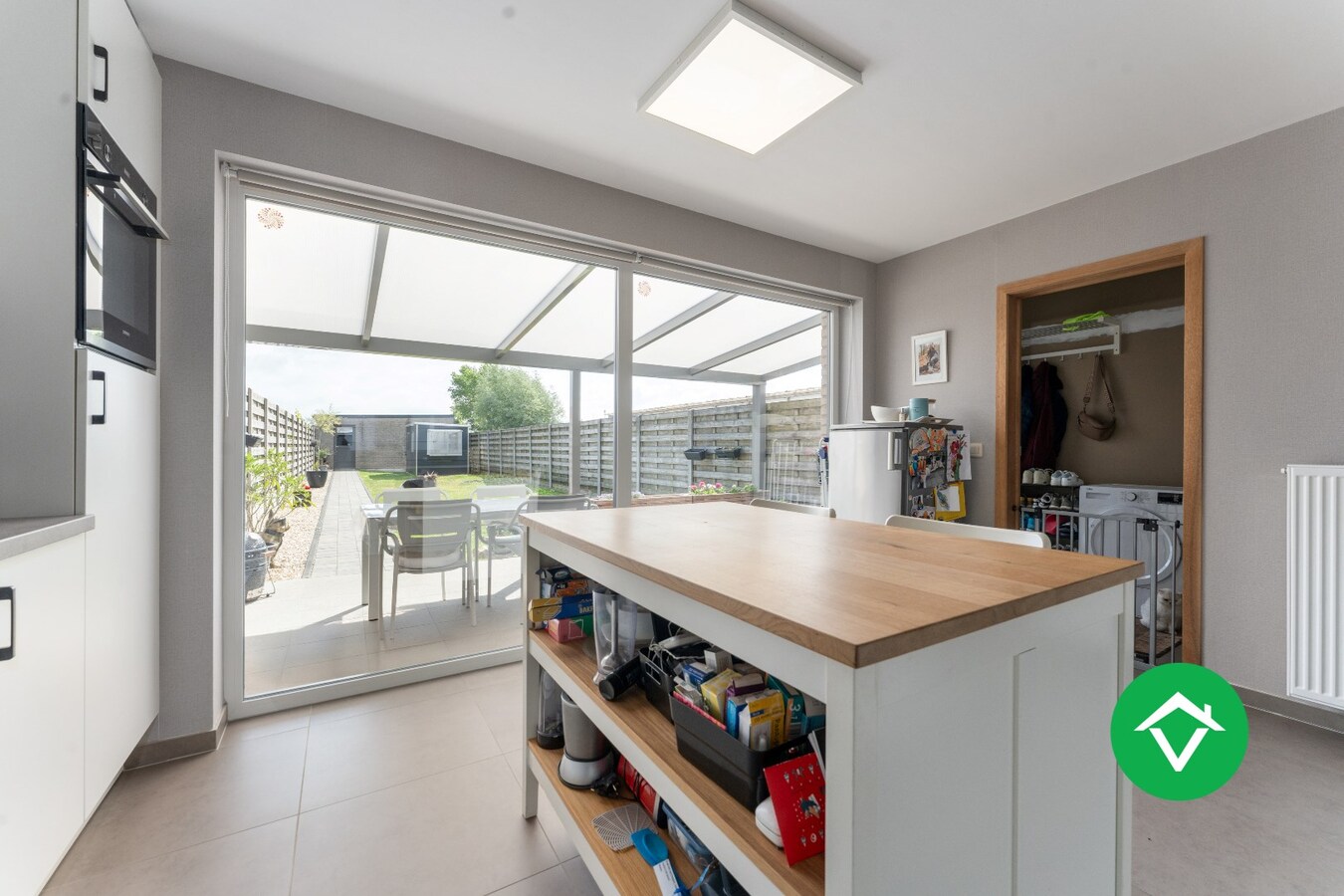 Instapklare, recente woning (2018) met 4 slaapkamers en garage in hartje Koekelare. 