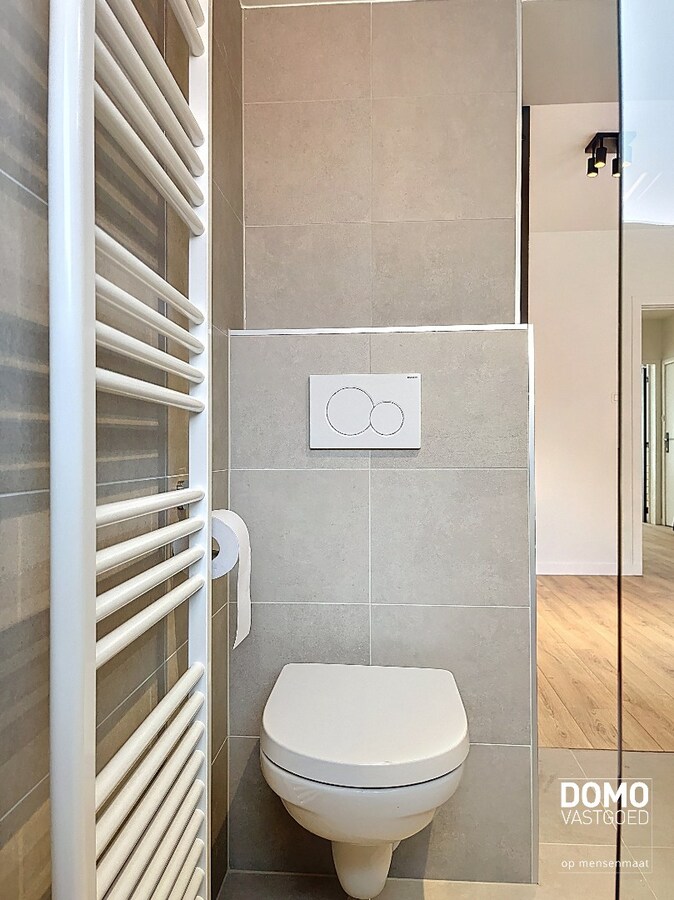 VOLLEDIG GERENOVEERD APPARTEMENT MET TERRAS EN GARAGE TE HASSELT 