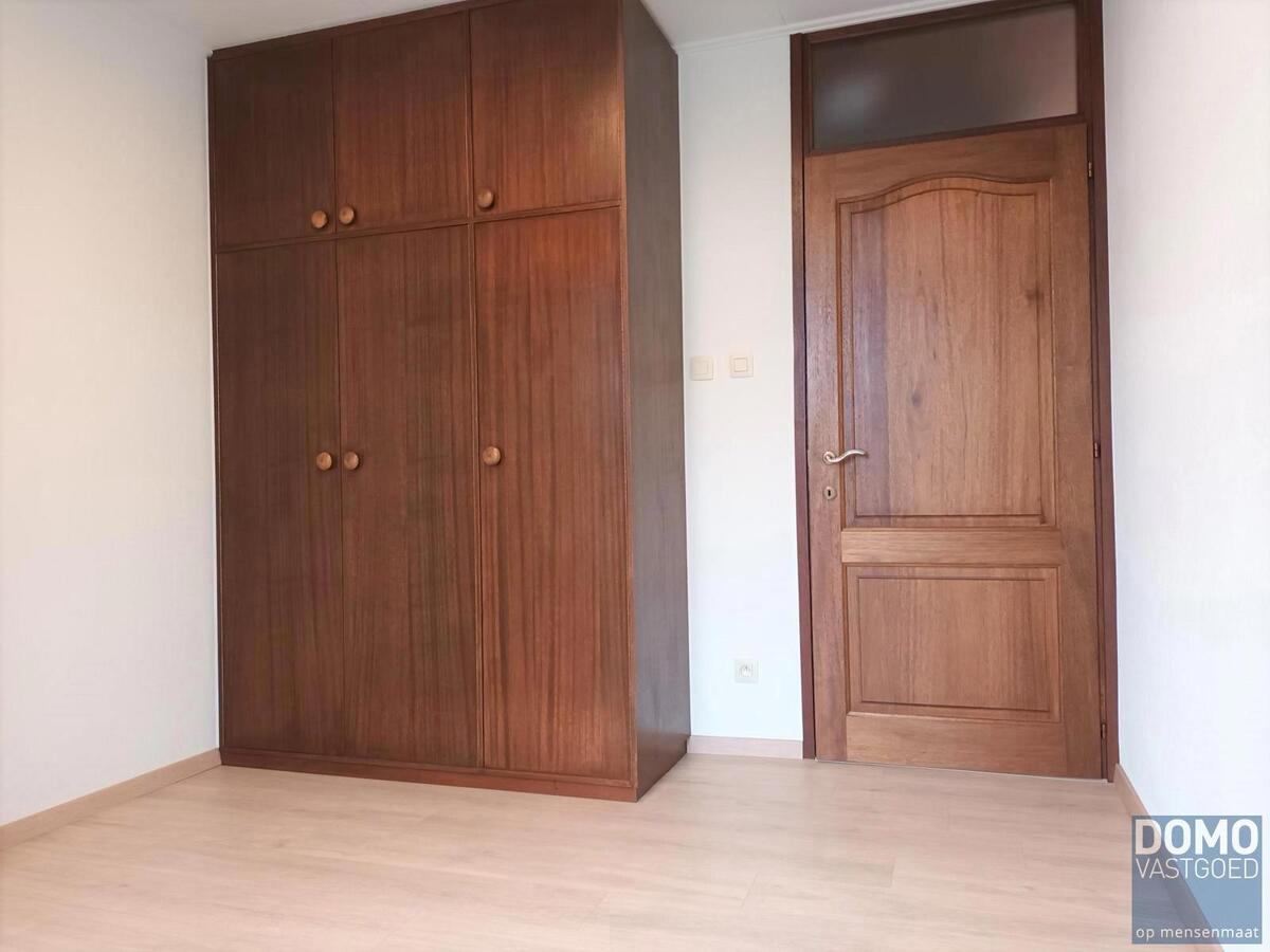 Vernieuwde seniorenwoning met 3 slaapkamers en inpandige garage gelegen in Tuilt (Kuringen) 