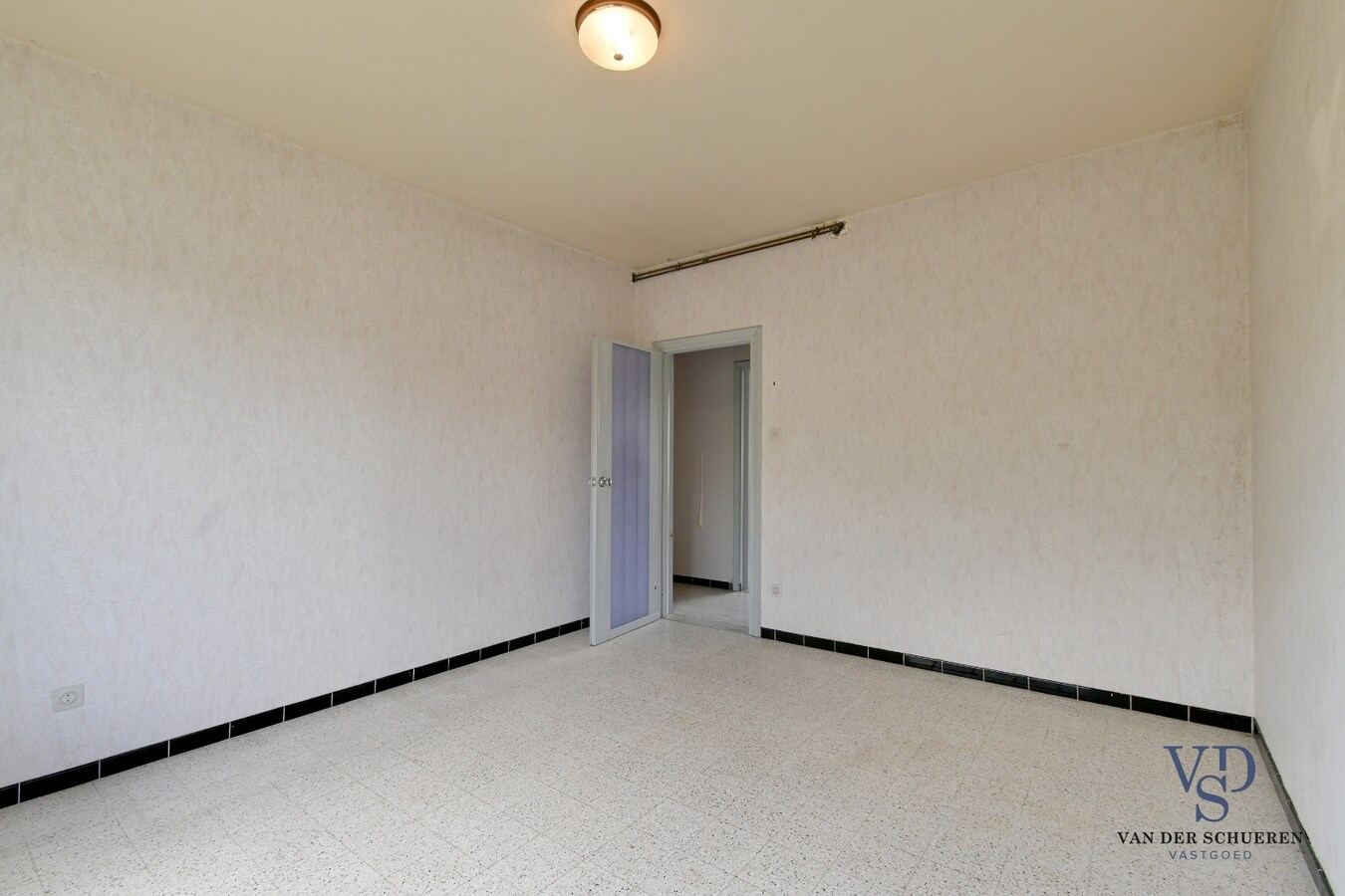 Te renoveren bungalow op een perceel van ca. 2.840 m² 