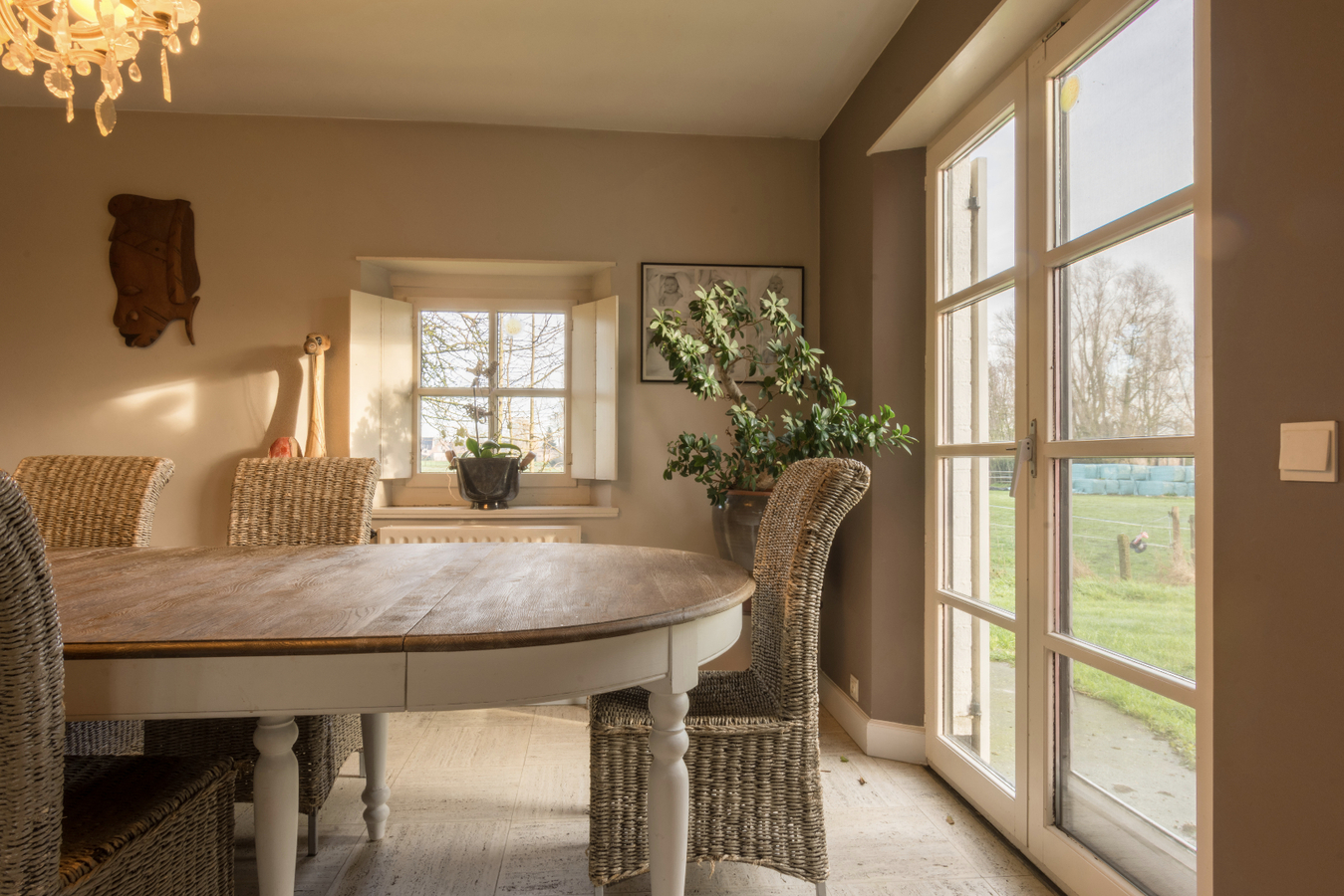 Idyllisch gelegen hoeve-villa met schuur 