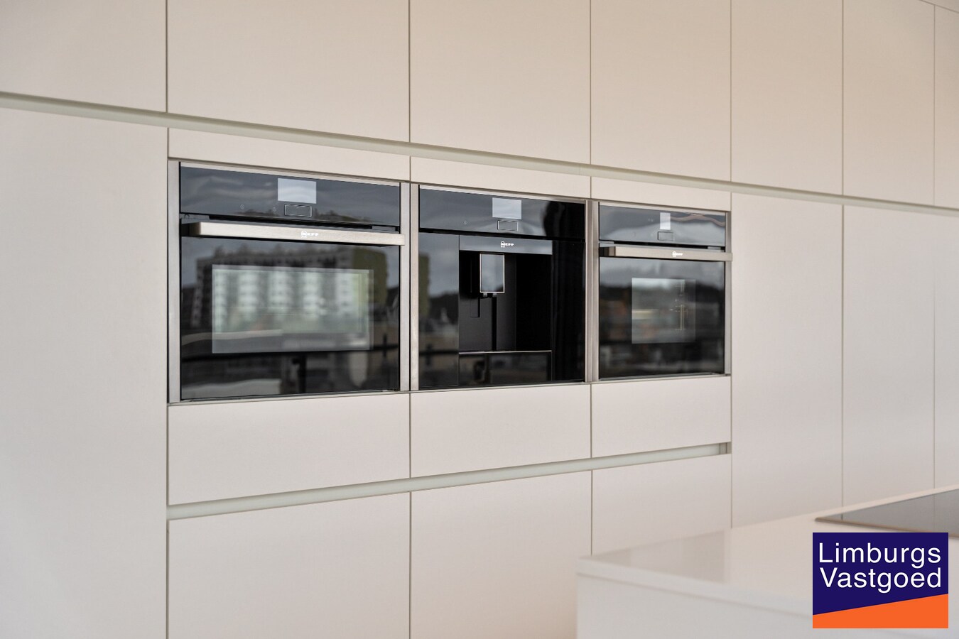 Exclusief penthouse met ruim terras, 2 slpk, dubbele autostaanplaats, centrum Genk 