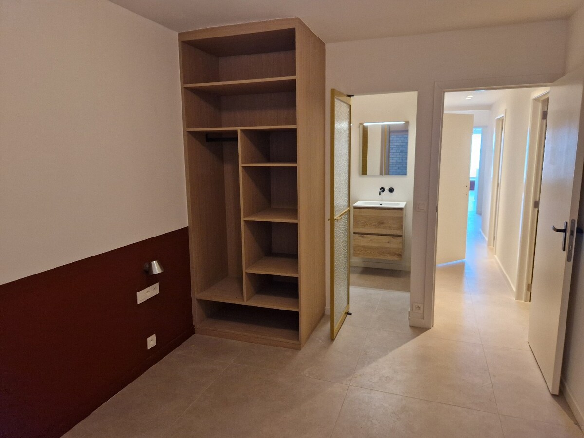 Renovated apartment for rent on the Zeedijk in Nieuwpoort. 