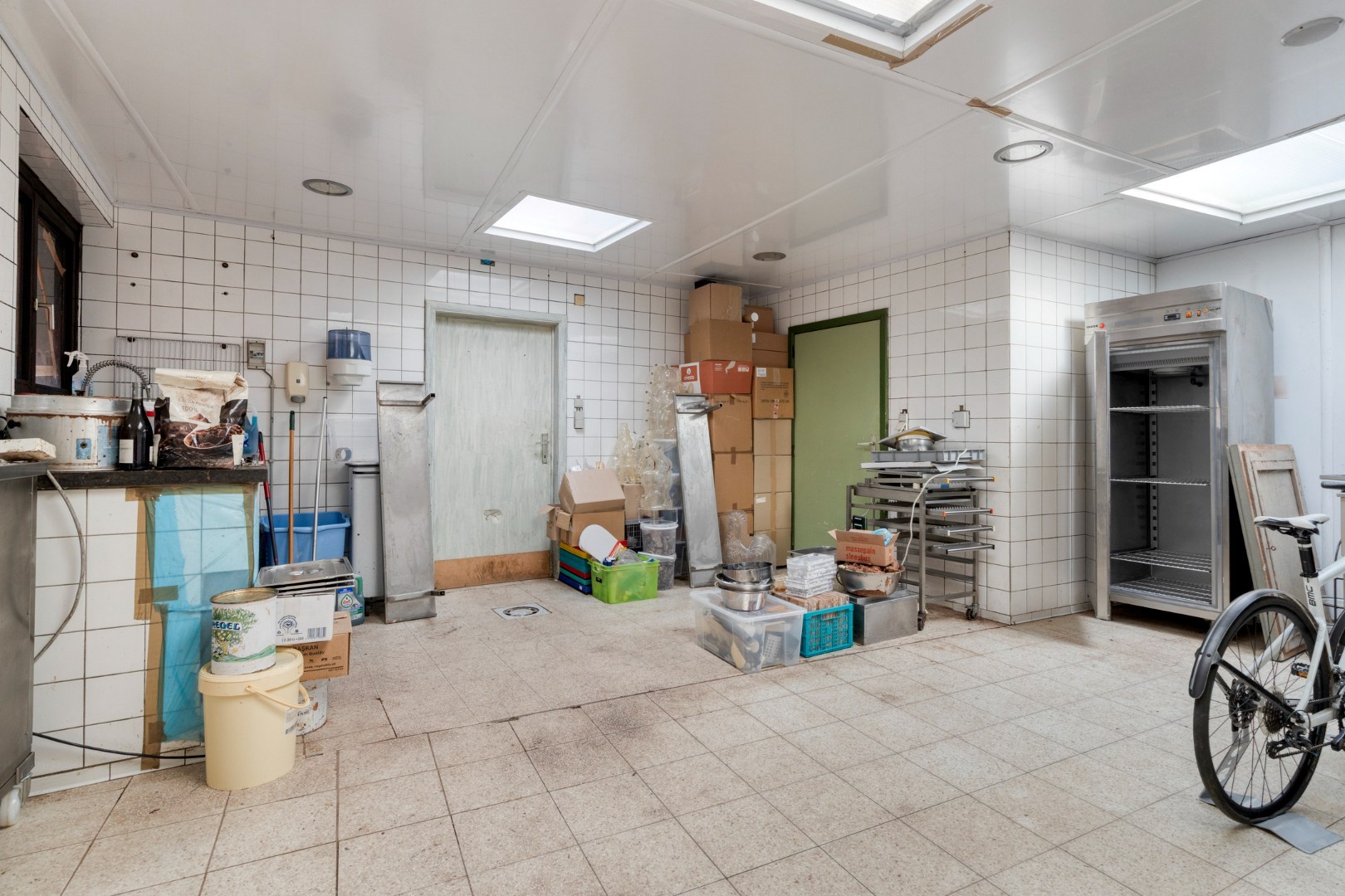 Super gelegen handelspand met garage in Heverlee! - totale oppervlakte +/- 260 m² + kelder van 38m² 