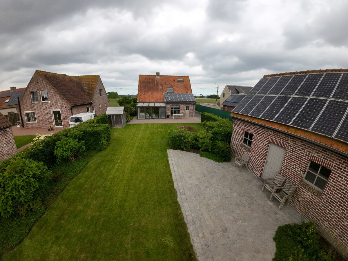 Alleenstaande woning met 4 slaapkamers en garage te Kortemark 