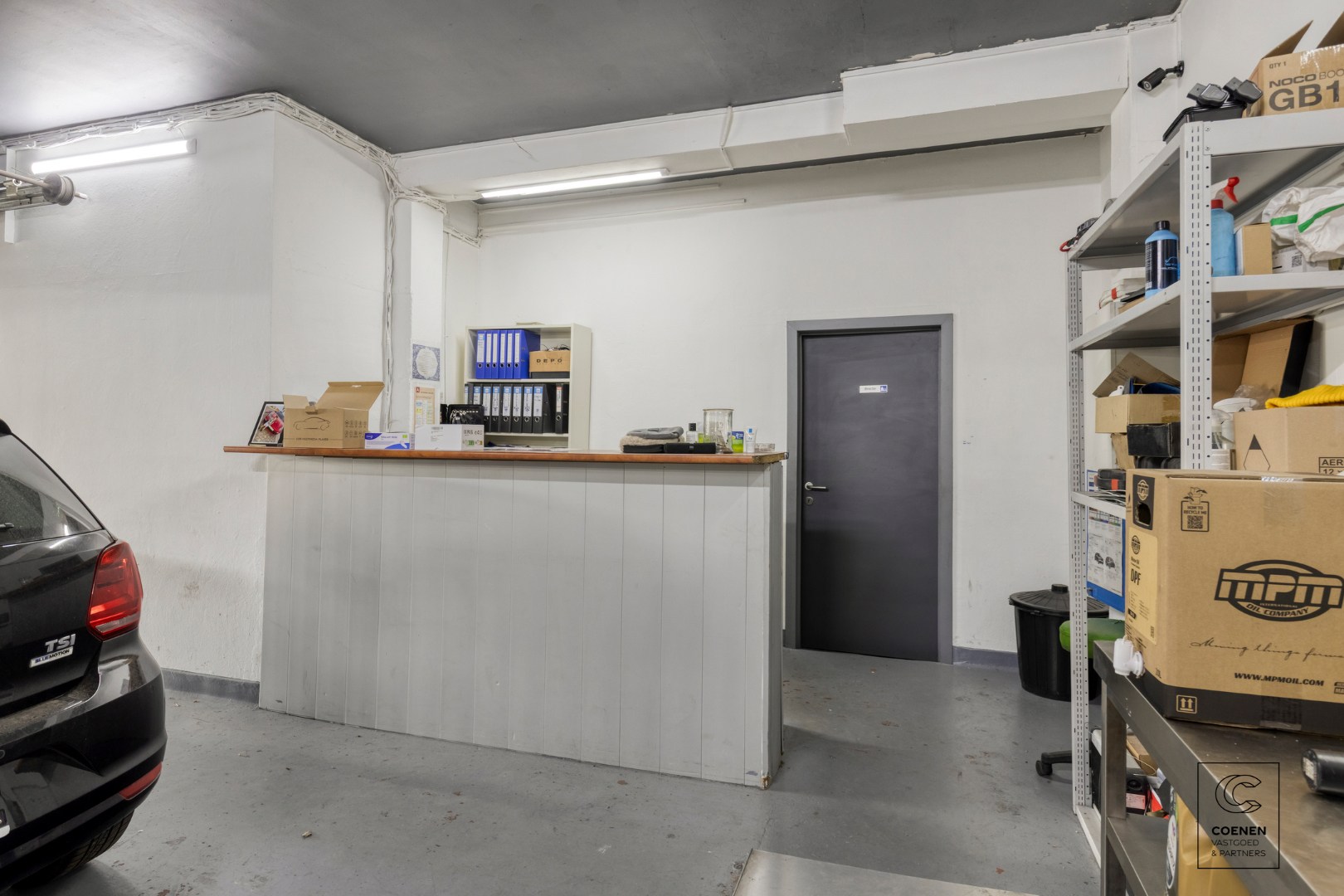 Commercieel pand/autogarage op een uitstekende locatie te Deurne! 