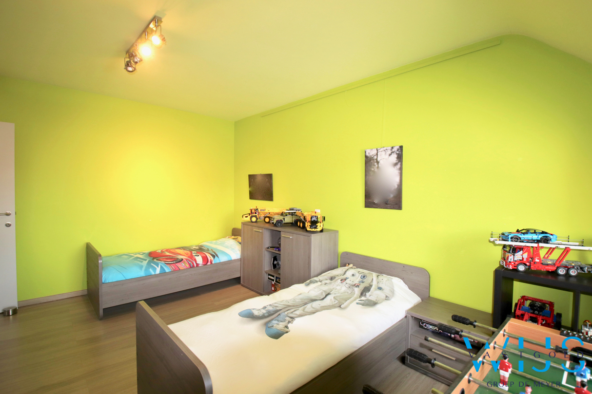 INSTAPKLAAR woonhuis met ZUIDgerichte tuin te Boekhoute ! 