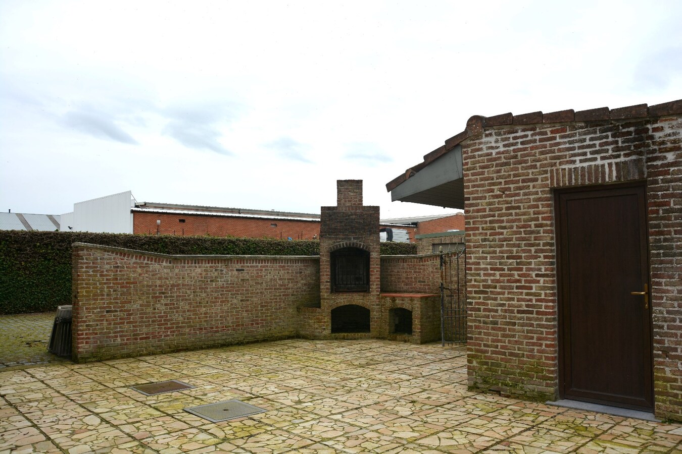 Te renoveren villa in bedrijventerreinzone voor KMO's 