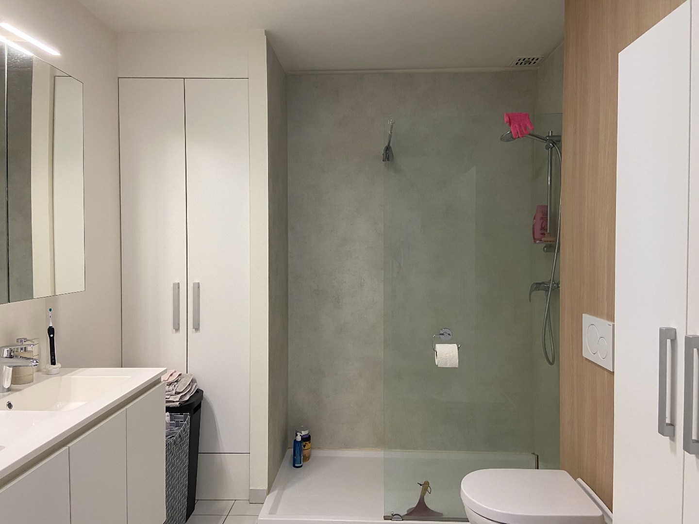 Stijlvolle opbrengsteigendom bestaande uit 6 appartementen en 6 garages! 